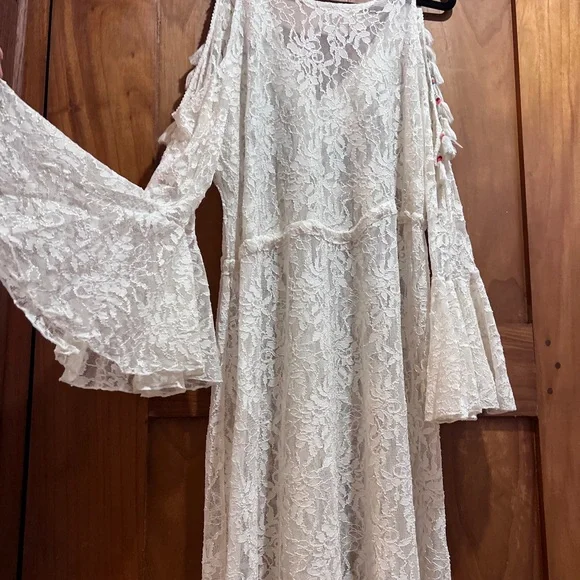 Laurie and Joe Bohemian White Lace Embroidered Tassel Wedding Dress S/M - Picture 6 of 10